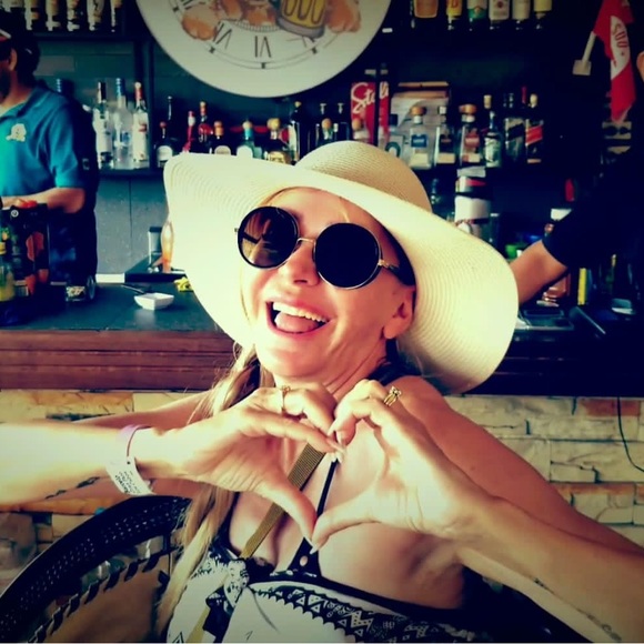 Meet your Posher, Heidi - Picture 1 of 1